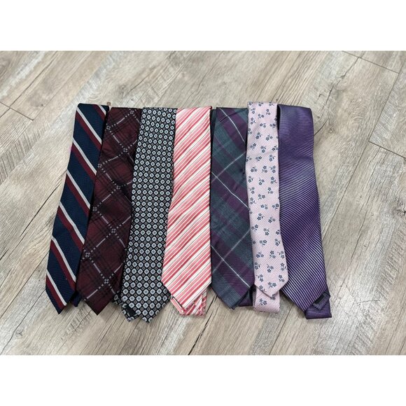 Ryan Seacrest Distinction Red Black and Blue Patterned Tie - Picture 1 of 1